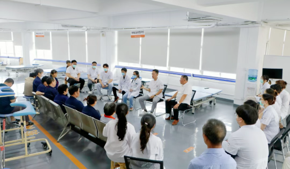 筑牢安全防线，护航康复每一步——我院康复医学科安全培训开讲！